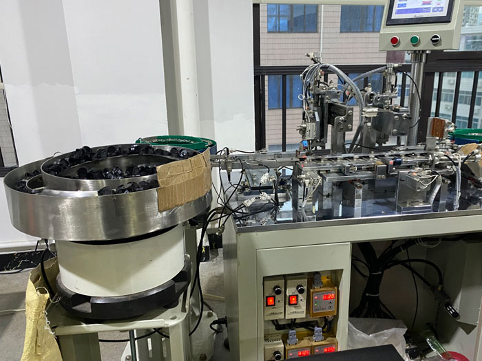 Automatic assembly machine